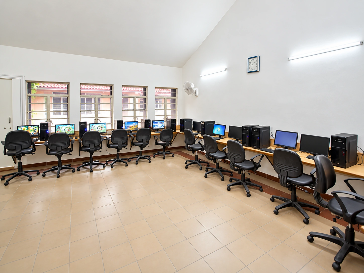 Rows of computers and workstations in an SSKEMS computer laboratory.